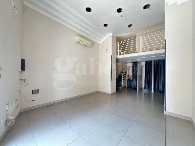 Foto Attività commerciale in Umberto, Marano di Napoli Centro di 50 m²