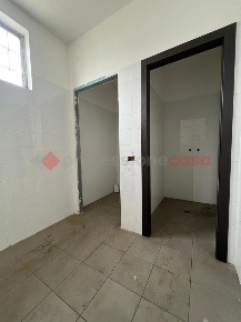 Foto Negozio in Calamandrei, Arezzo Pescaiola di 550 m² con 3 locali