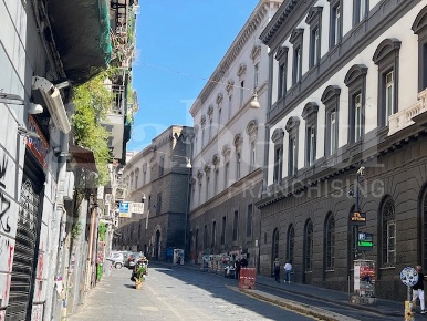 Foto Negozio in Via Sedile di Porto 65, Napoli Centro Storico di 235 m²