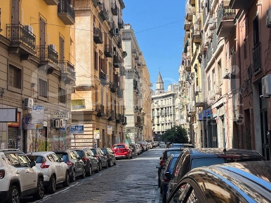 Foto Negozio in Via Sedile di Porto 65, Napoli Centro Storico di 235 m²