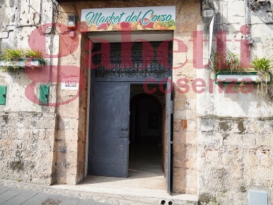 Foto Magazzino in Via Cosenza corso Telesio 49, Cosenza Centro Storico