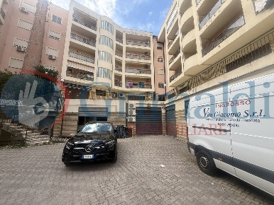 Foto Magazzino in Via Adolfo Celi 47, Messina Minissale di 400 m²