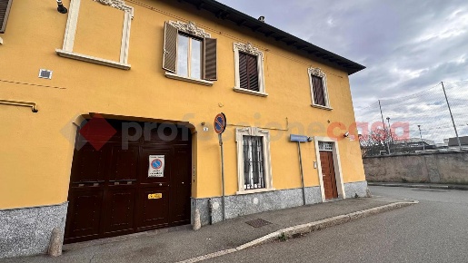 Foto Ufficio in Via cavalleri 9, Parabiago Centro di 65 m² con 3 locali