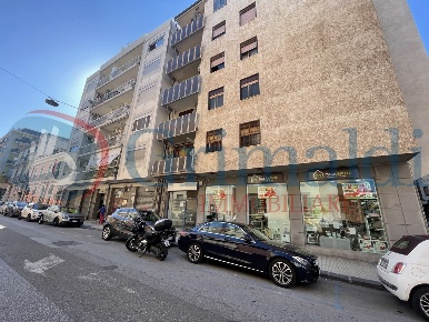 Foto Negozio in Via Ugo Bassi 84, Messina San Martino di 80 m² con 1 locali
