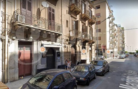 Foto Negozio in Via Mariano Stabile 39, Palermo Roma - Cavour di 315 m²