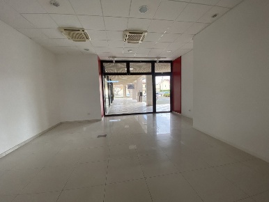 Foto Negozio in Alessandro Volta, Montegrotto Terme Centro di 65 m²