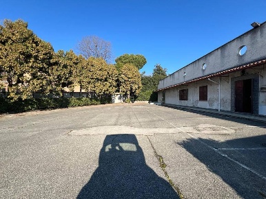 Foto Attività commerciale in VIA Alessandro Volta 4, Monticello Brianza