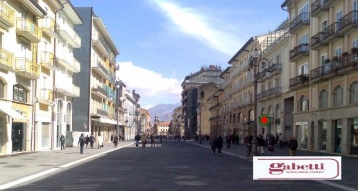 Foto Negozio in Via Corso V. Emanuele 0, Avellino di 90 m² in affitto