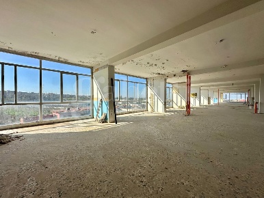 Foto Negozio in Sandro Pertini, Calvizzano di 700 m² con 1 locali