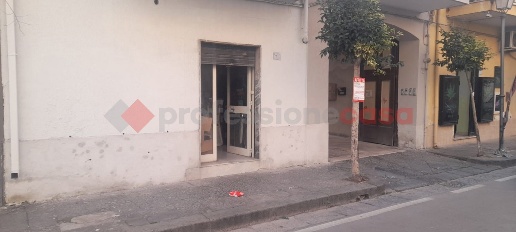 Foto Negozio in Via Santa Croce 73, San Nicola la Strada di 30 m²