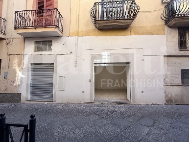 Foto Negozio in Via Concilio 1, Angri Centro di 33 m² in affitto