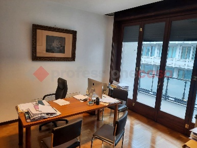 Foto Ufficio in Via Francesco Sforza 1, Milano Missori di 60 m² in vendita