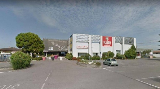 Foto Locale commerciale a Manerbio Centro di 1050 m² con 10 locali