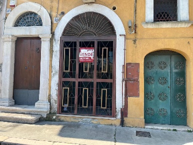 Foto Negozio in F.D'ALFONSO, San Severo di 80 m² in vendita