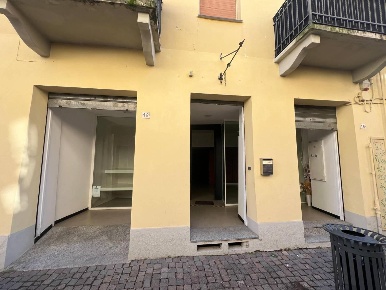 Foto Negozio in VIA Sismonda 16, Ciriè Centro di 220 m² con 1 locali