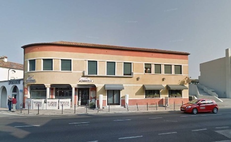 Foto Hotel a Istrana Centro di 470 m² con 14 locali in vendita