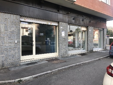 Foto Negozio in Via MARCONI 17, Beinasco Centro di 30 m² con 1 locali