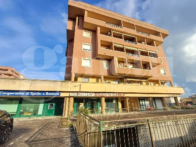 Foto Negozio in Via SANDRO PERTINI 43, Bastia Umbra Bastia di 200 m²