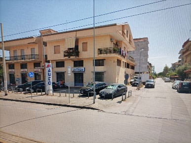 Foto Negozio in Viale John Fitzgerald Kennedy 87, Aversa di 85 m²