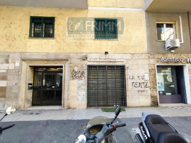 Foto Negozio in VIA VALLE BORBERA, Roma Città Giardino di 60 m² in affitto