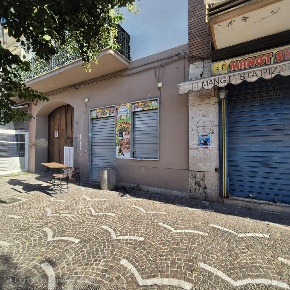 Foto Negozio in UMBERTO, Caivano Centro di 35 m² con 1 locali in affitto