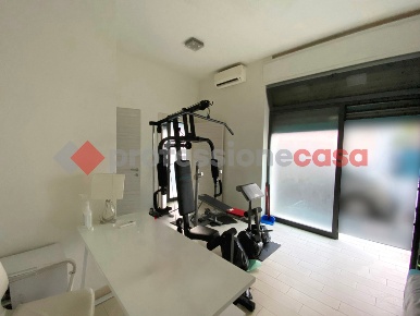 Foto Negozio a Livorno Calzabigi di 50 m² con 2 locali in vendita