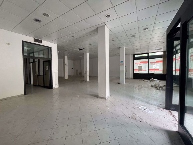 Foto Negozio in Via Varrone 1, Cassino Centro di 200 m² in affitto