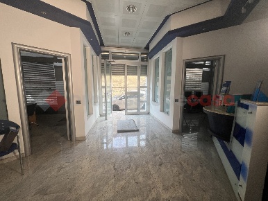 Foto Negozio in Via Cugini 5, Taranto Tre Carrare di 103 m² con 3 locali