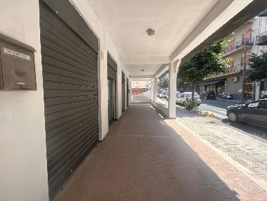 Foto Negozio in Via PAPA GIOVANNI XXIII 377/379, Barcellona Pozzo di Gotto