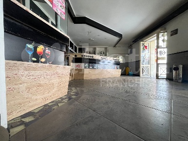 Foto Negozio in Roma, Vitulazio di 60 m² con 2 locali in vendita