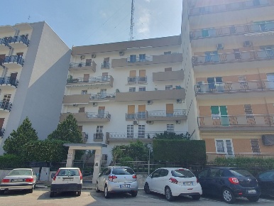 Foto Magazzino in Viale Magna Grecia 12, Bari Japigia di 143 m² in vendita