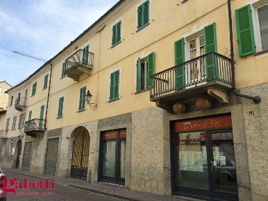 Foto Negozio in Vittorio Emanuele II, Bra Centro di 128 m² in vendita
