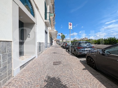 Foto Negozio in Via Roma 00, Bacoli Centro di 70 m² con 1 locali in affitto