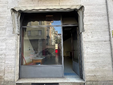 Foto Negozio in Via BORGOMANERO 66, Torino Parella di 59 m² con 2 locali