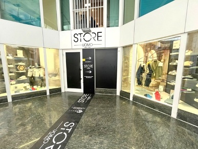 Foto Negozio in centro direzionale, Napoli Centro Direzionale di 60 m²