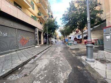 Foto Negozio in Via Marconi 47, Portici di 44 m² con 2 locali in vendita