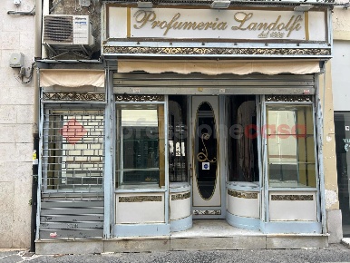 Foto Negozio in Via Mazzini 8, Caserta Corso Trieste di 65 m² con 1 locali