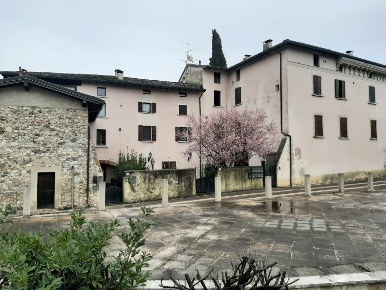 Foto Negozio in Via Giacomo Puccini, Roè Volciano Roé di 238 m² in vendita