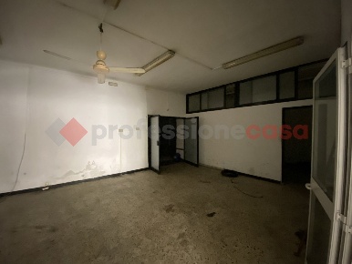 Foto Negozio a Livorno Cavour - San Carlo di 175 m² con 4 locali in affitto