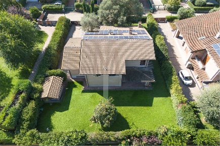 Foto Villa unifamiliare in LUIGI WALPOT 20, Reggio nell'Emilia di 240 m²