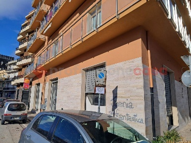 Foto Negozio in Via Armando Segato 3, Reggio di Calabria di 457 m²
