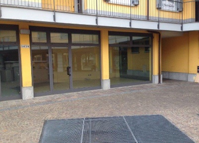 Foto Negozio in VIA MANZONI 2, Garbagnate Milanese Centro di 70 m²