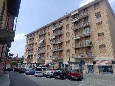 Foto Negozio in Corso Piemonte 76, Saluzzo Centro di 43 m² con 2 locali