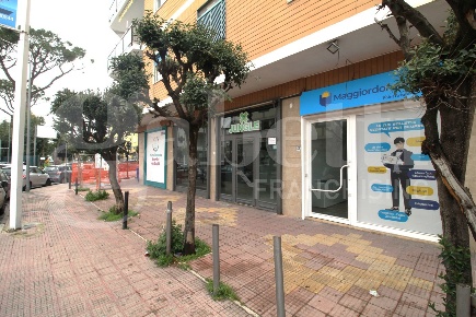 Foto Negozio in Via Pecchia 201/203, Arzano di 41 m² con 1 locali