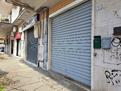 Foto Negozio in Piazza Garibaldi 1, Cassino Centro di 54 m² con 1 locali