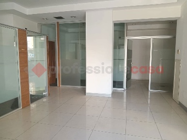 Foto Negozio in MACCAGNO, Roma Balduina di 110 m² in affitto