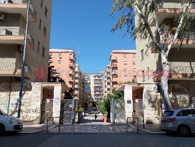 Foto Magazzino in Viale SALANDRA 5E, Bari Picone di 291 m² in vendita