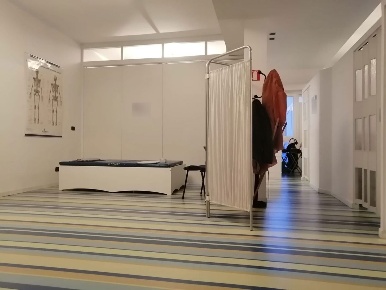 Foto Negozio in Via Luigi Cadorna 45, Opera Centro di 88 m² in vendita