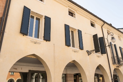 Foto Negozio in Piazza Del Popolo 23, San Vito al Tagliamento Centro