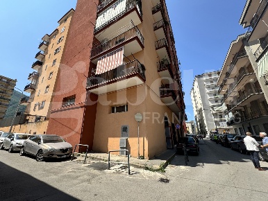 Foto Negozio in Via Amerigo Vespucci 8, Angri Centro di 90 m² in affitto